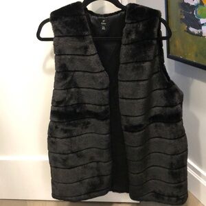 NWT Echo NWT Black Faux Fur Vest Size Medium